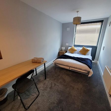 Lesley Court- A Lovely Spacious 2 Bedroom Apartment By Catchpole Stays Chelmsford Exterior photo