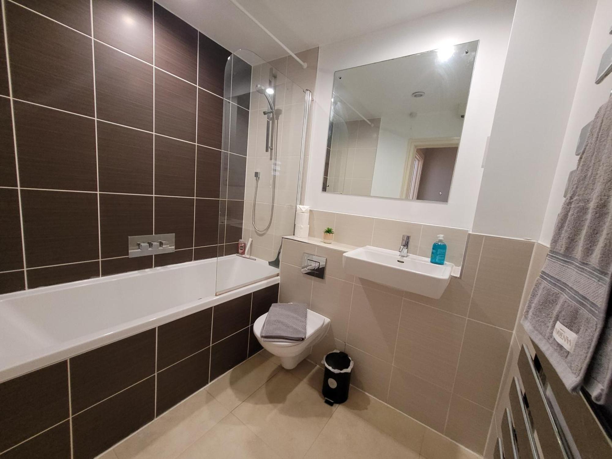 Lesley Court- A Lovely Spacious 2 Bedroom Apartment By Catchpole Stays Chelmsford Exterior photo