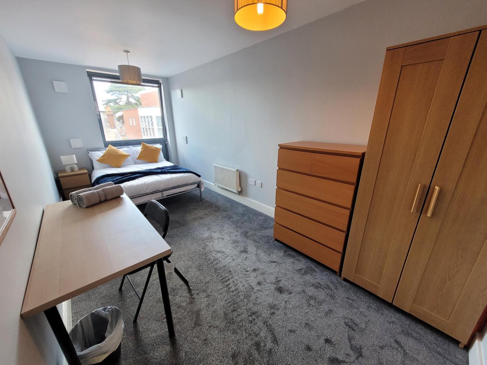 Lesley Court- A Lovely Spacious 2 Bedroom Apartment By Catchpole Stays Chelmsford Exterior photo